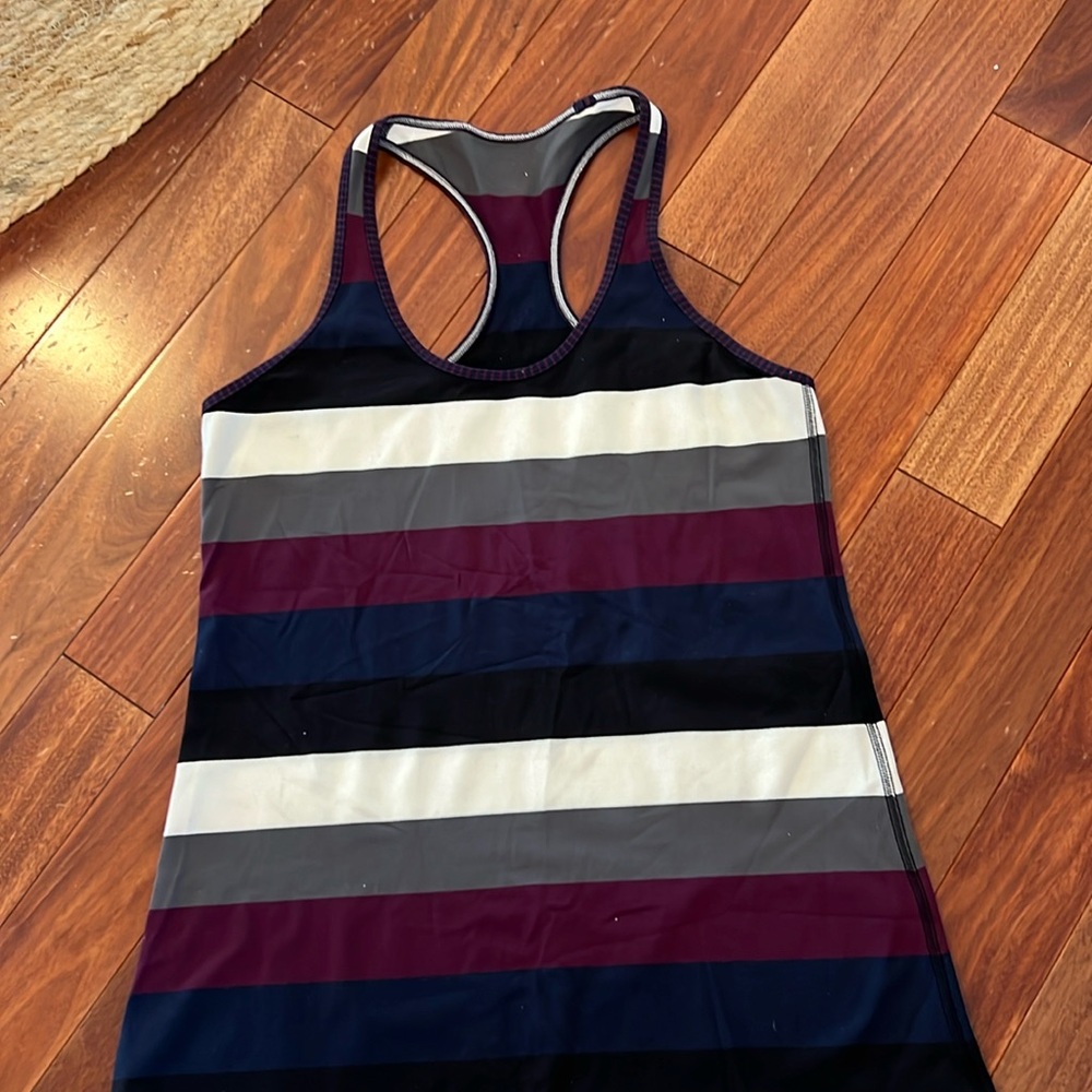 Lululemon tank. Likely size 12. Tore out tag. Great condition.